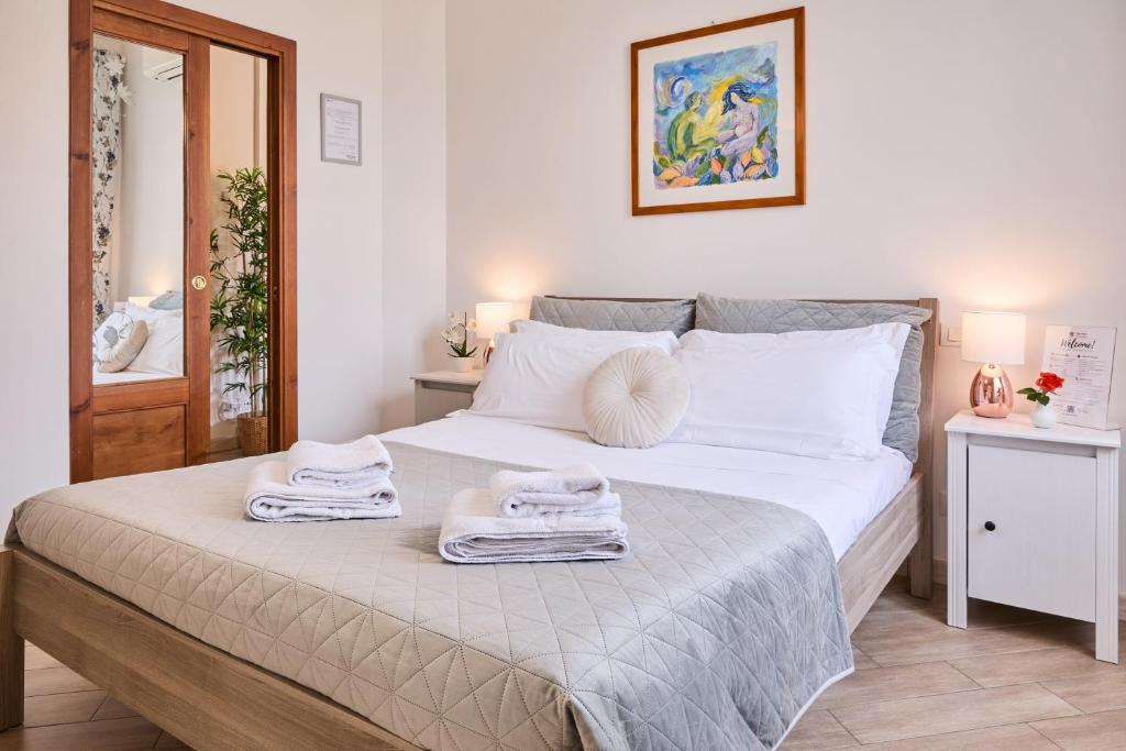 Lollo House - Romantic Apartment near Termini, San Lorenzo