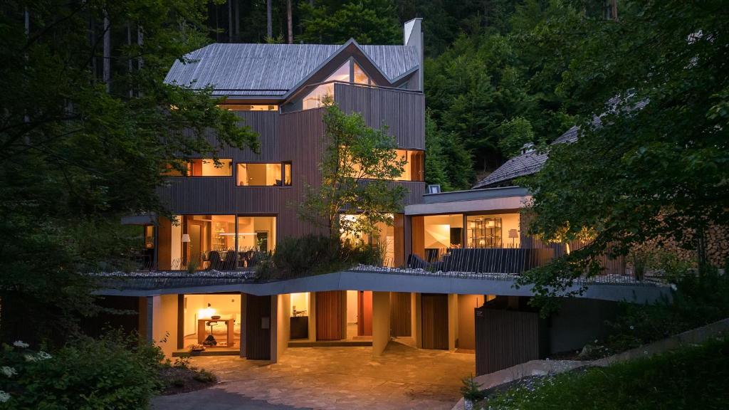 a house in the woods at night at Villa Jasna in Kranjska Gora