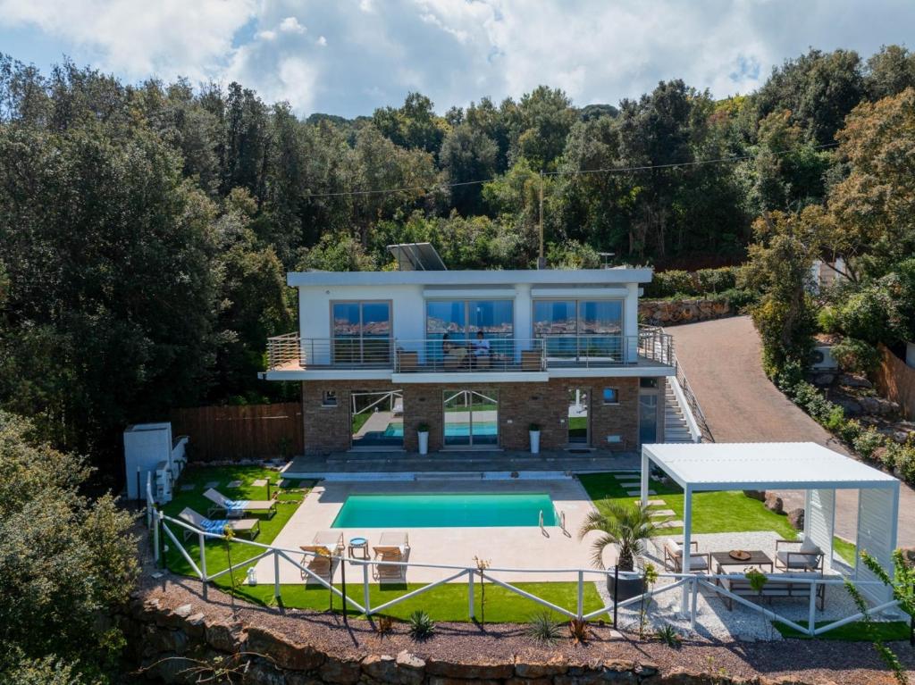 an aerial view of a house with a swimming pool at Luxury Liam Villa with Pool and Sea View - Goelba in Portoferraio