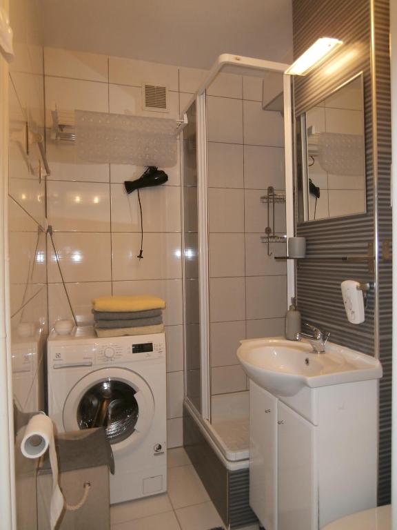 Alma Apartments - 11