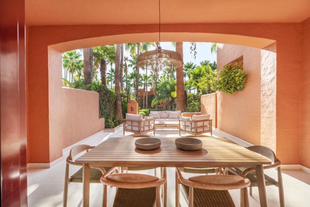 Luxury 4-Bedroom Villa Puente Romano Golden Mile
