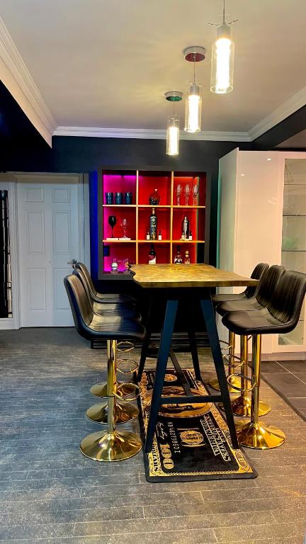 a dining room with a table and some chairs at Luxury KIA Room B in Richmond Hill