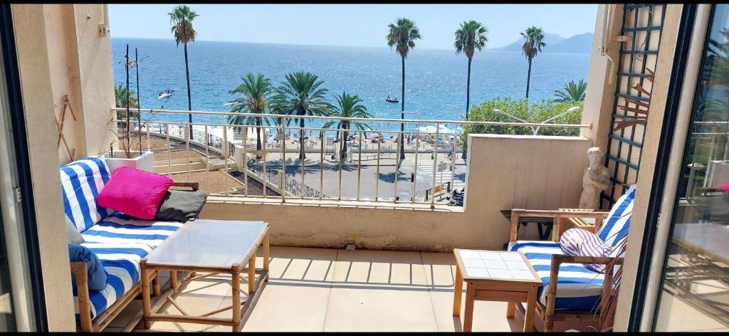 Facing the sea splendid view