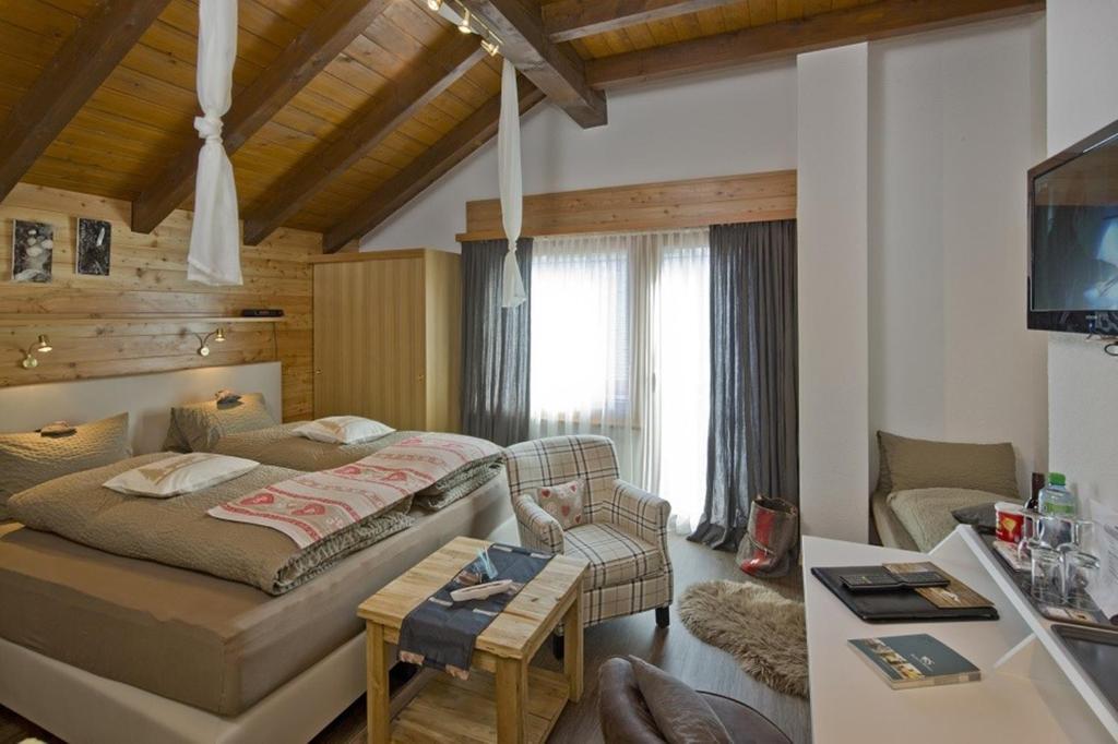 TV a/nebo společenská místnost v ubytování Hotel Restaurant Bürchnerhof
