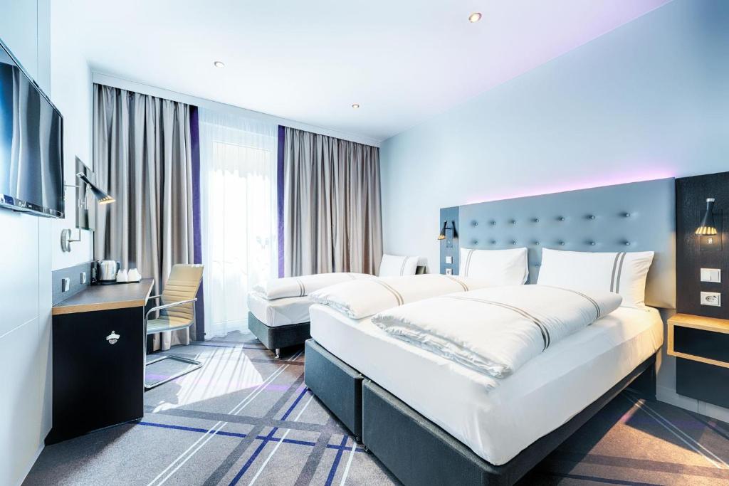 Premier Inn Dresden City Prager Straße - Quadruple Room