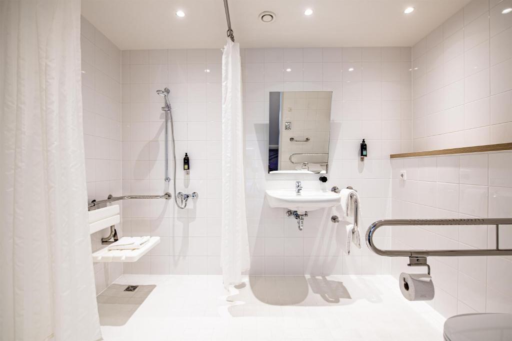 Premier Inn München Messe - Double Room - Disability Access