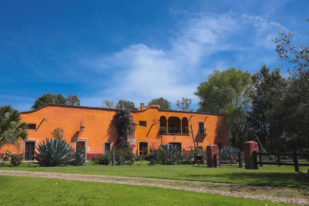 Zahrada ubytování Hacienda Sepulveda Hotel & Spa