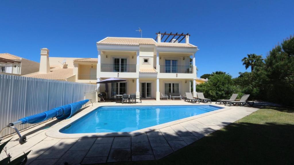 Villa Amendoeira 4 - Clever Details with private "heated" pool
