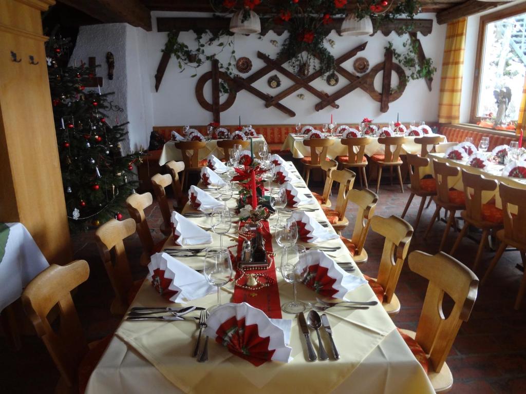 Restaurace v ubytování Pension Nina & Gasthof Alpenrose