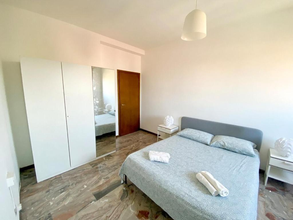 10 minutes from the cathedral- Metro 100 meters away
