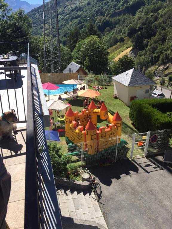 Bazén v ubytování Helios 105 wifi et terrasse nebo v jeho okolí