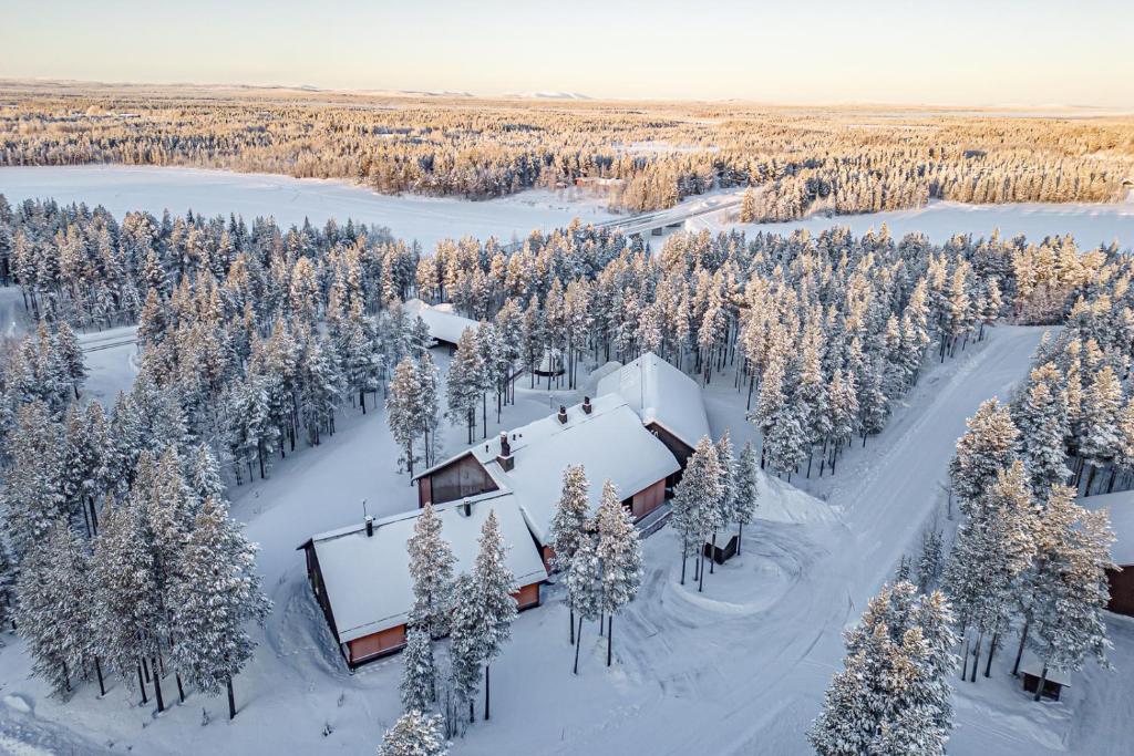 an aerial view of a lodge in the snow with trees at Wellevi Rooms by Aavalevi in Levi