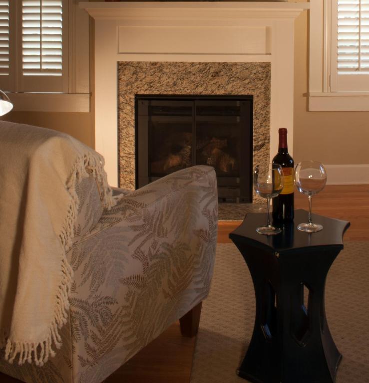 Showers Inn - Luxe Queen Room