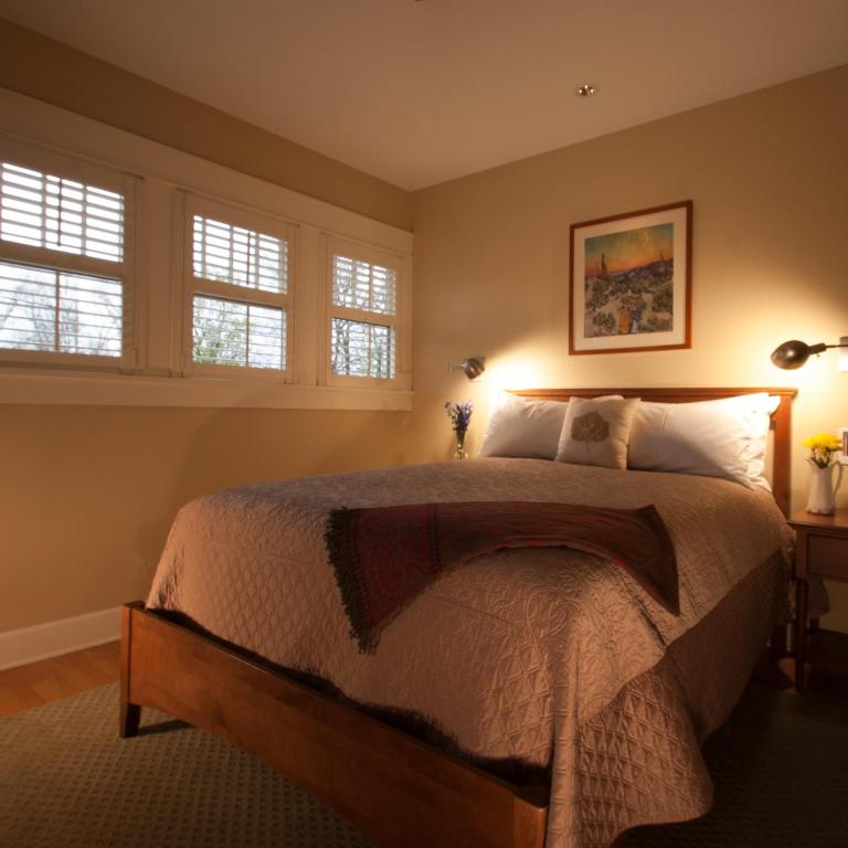 Showers Inn - Luxe Queen Room