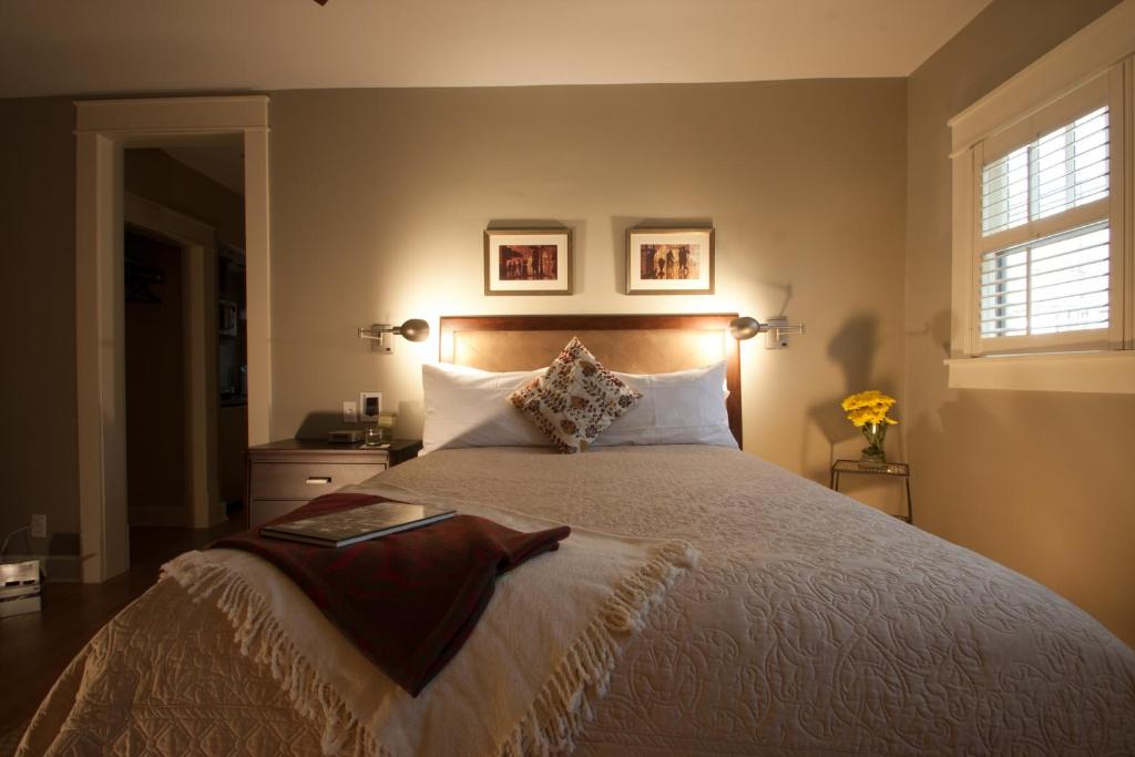 Showers Inn - Luxe Queen Room