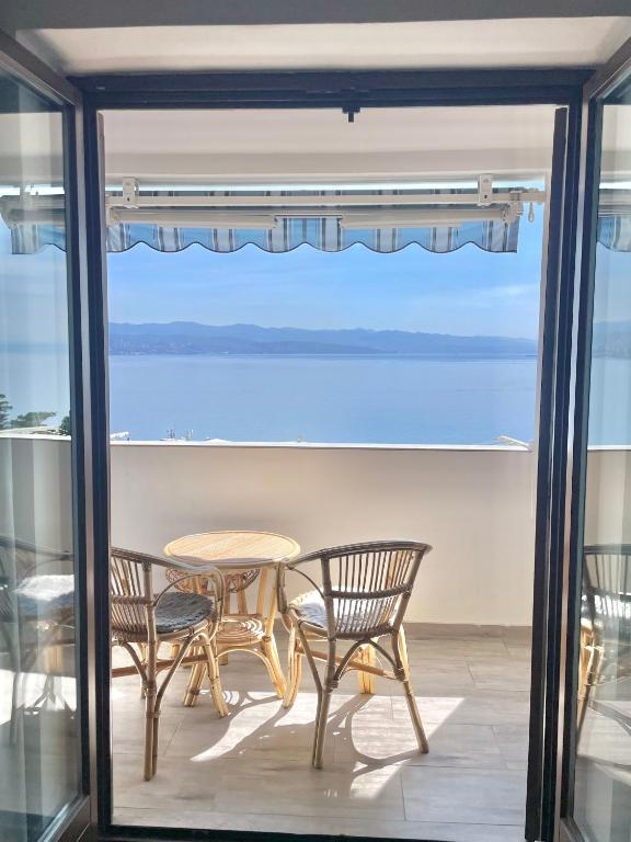 Blue wave view apartment