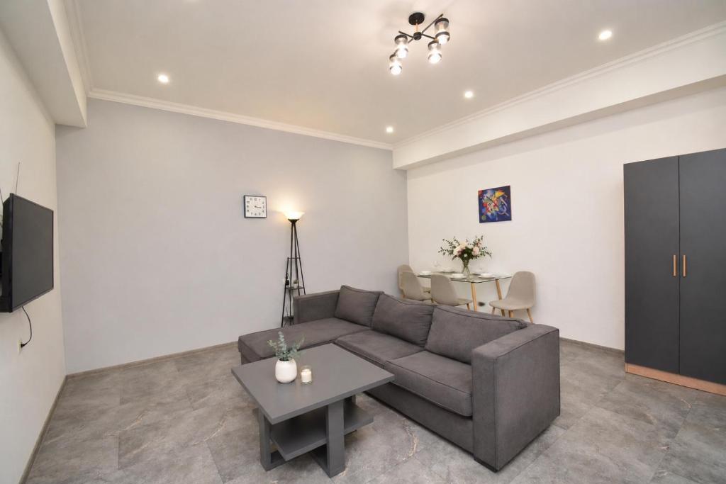 Domel Yerevan Hanrapetutyan Street 61 در ایروان