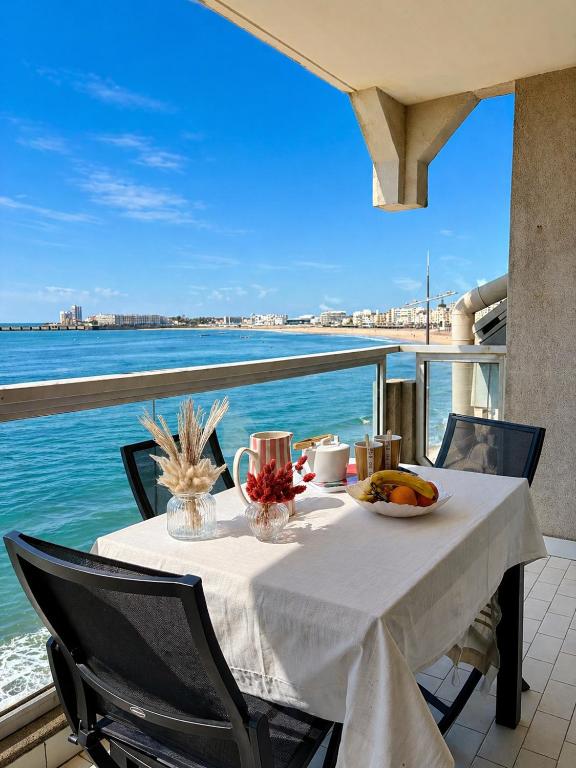 " Serendipity " Terrasse Vue mer, plage à pied, calme et parking privé