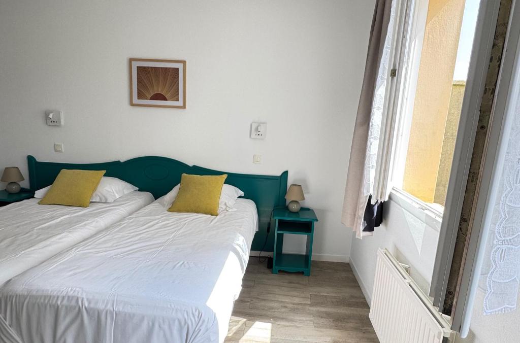 Logis Hôtel La Demeure du Perron - Standard Twin Room
