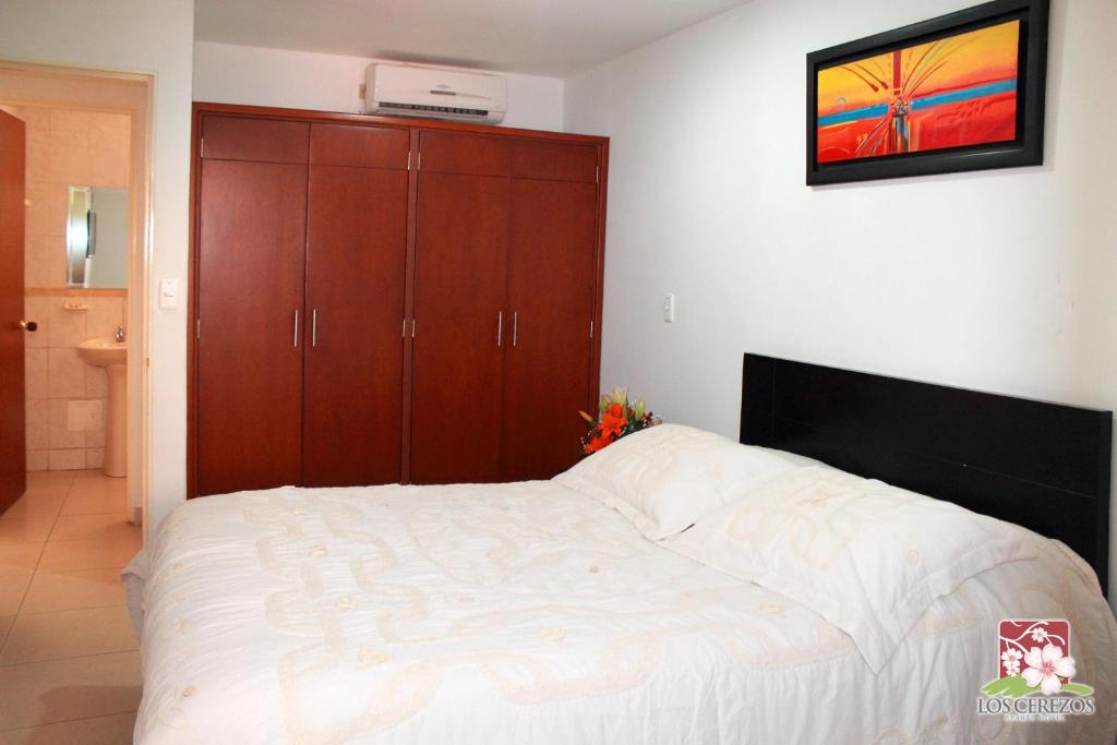 Postel nebo postele na pokoji v ubytování Apartahotel Los Cerezos