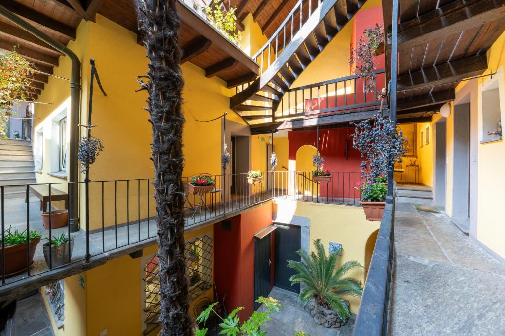 a view of the courtyard of a building at Residenza Motta - Boutique Apartments in Locarno