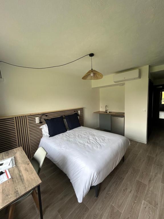 HOTEL RESTAURANT CIRIUS - 高级单间公寓
