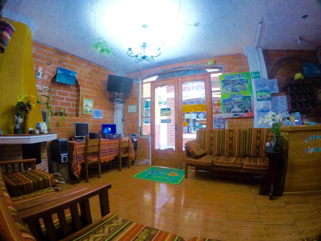 TV a/nebo společenská místnost v ubytování Hostal Nomada