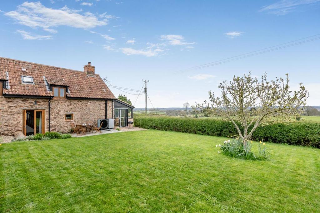 an external view of a stone house with a large yard at 2 Bed in Taunton oc-conco in West Monkton