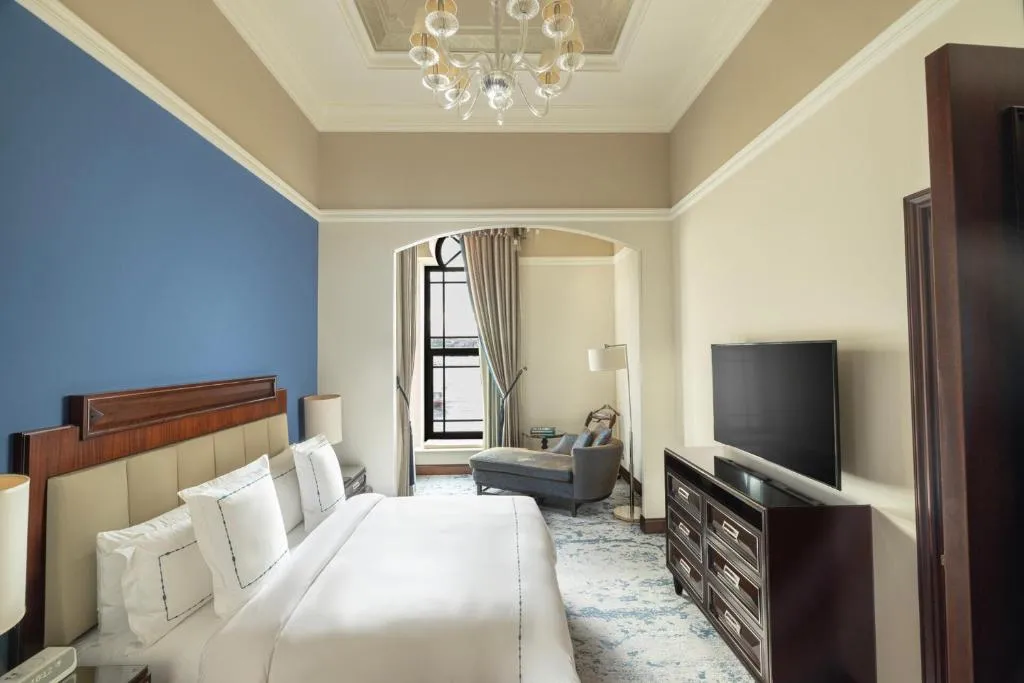 Bosphorus Palace Suite King Bed