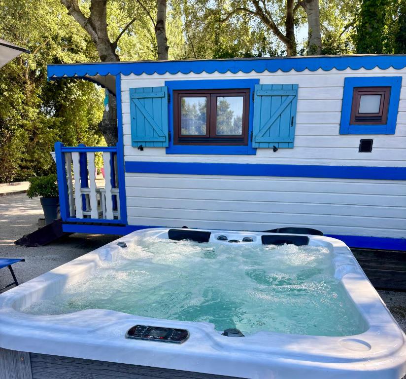 a play house with a tub in front of it at Des roulottes en Provence in Barbentane