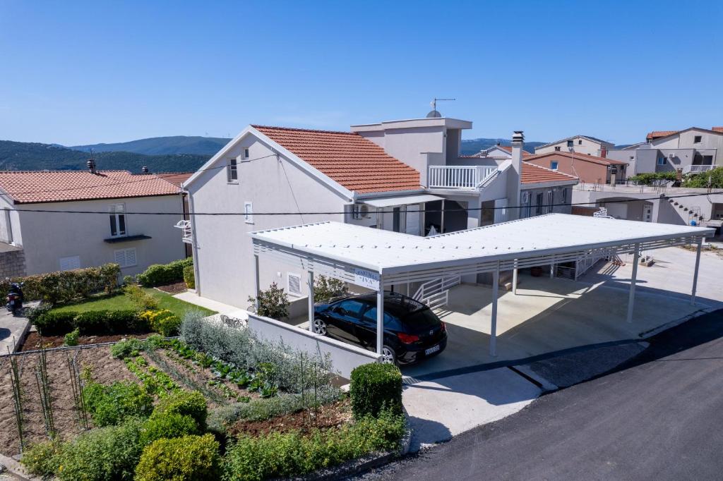 an overhead view of a house with a garage at Apartmani IVA in Neum