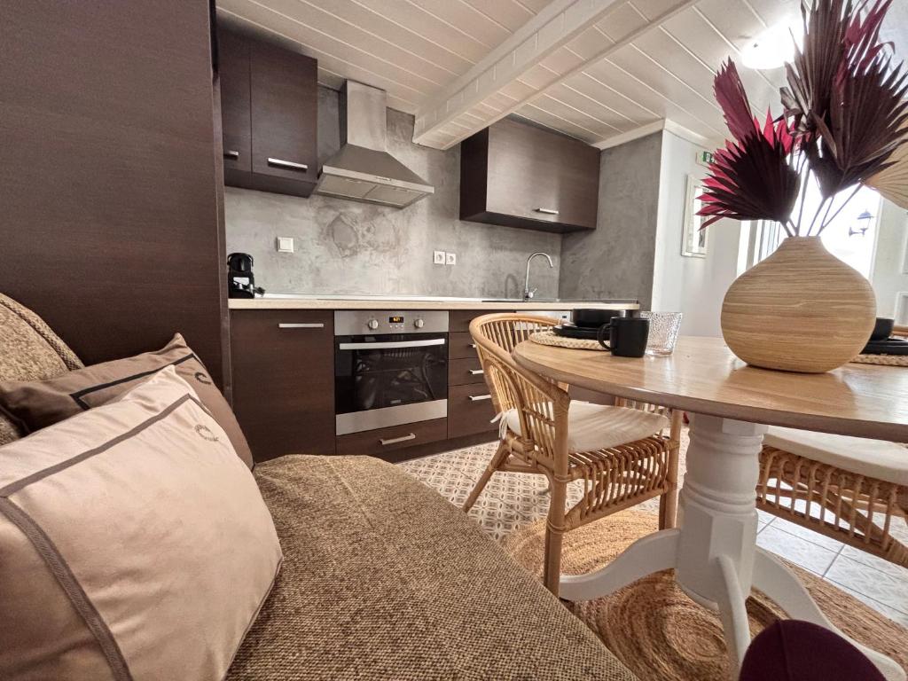 EVAGELIA'S APARTMENT Stylish Central stay!