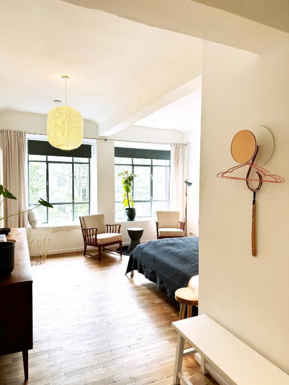 a bedroom with a bed and a living room at Seven Rooms Hamburg in Hamburg