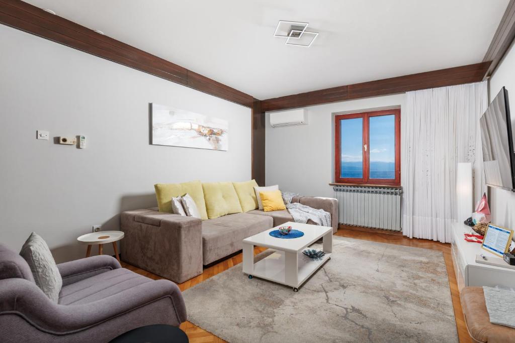 Deluxe Apartment Ana 100 m from the beach