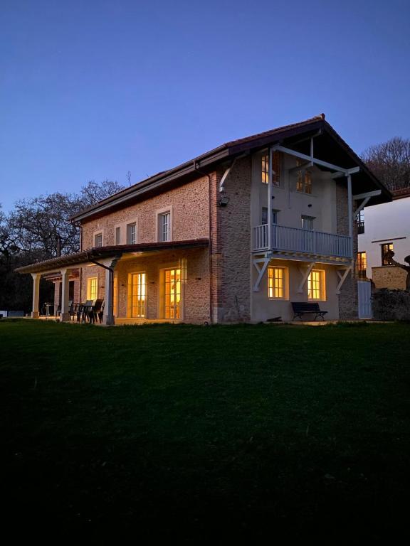 a large brick house with its lights on at Villa Casalís in Cubas