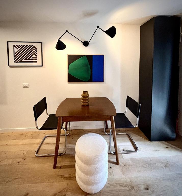 a dining room with a table and chairs at Mont-Blanc Design Studio in Morgex
