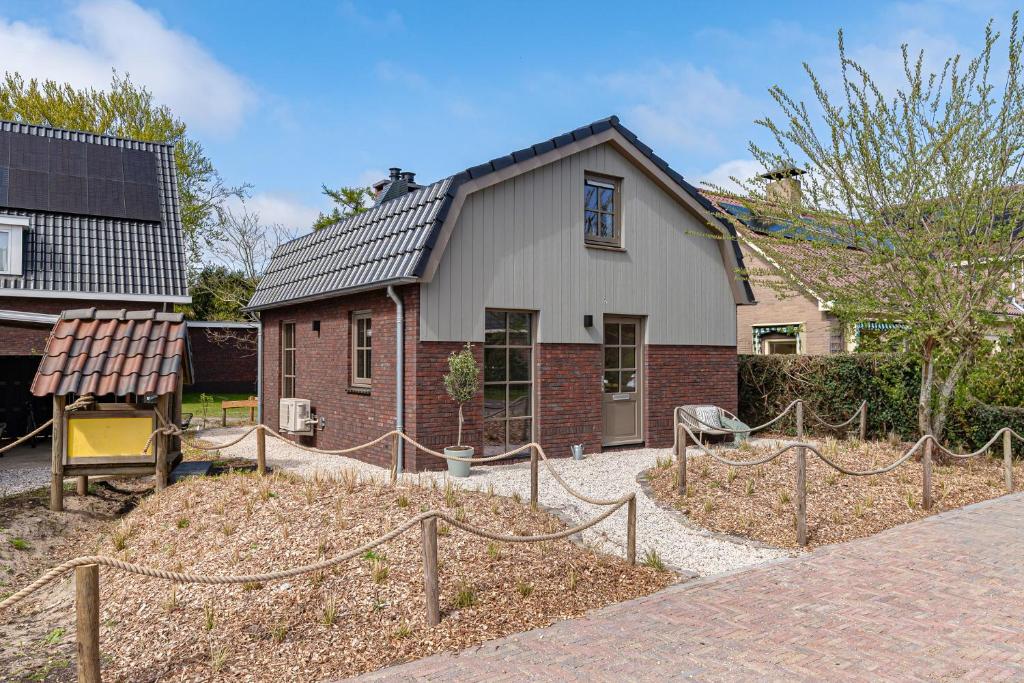 a house with a garden in front of it at Huize Duingeluk in Schoorl