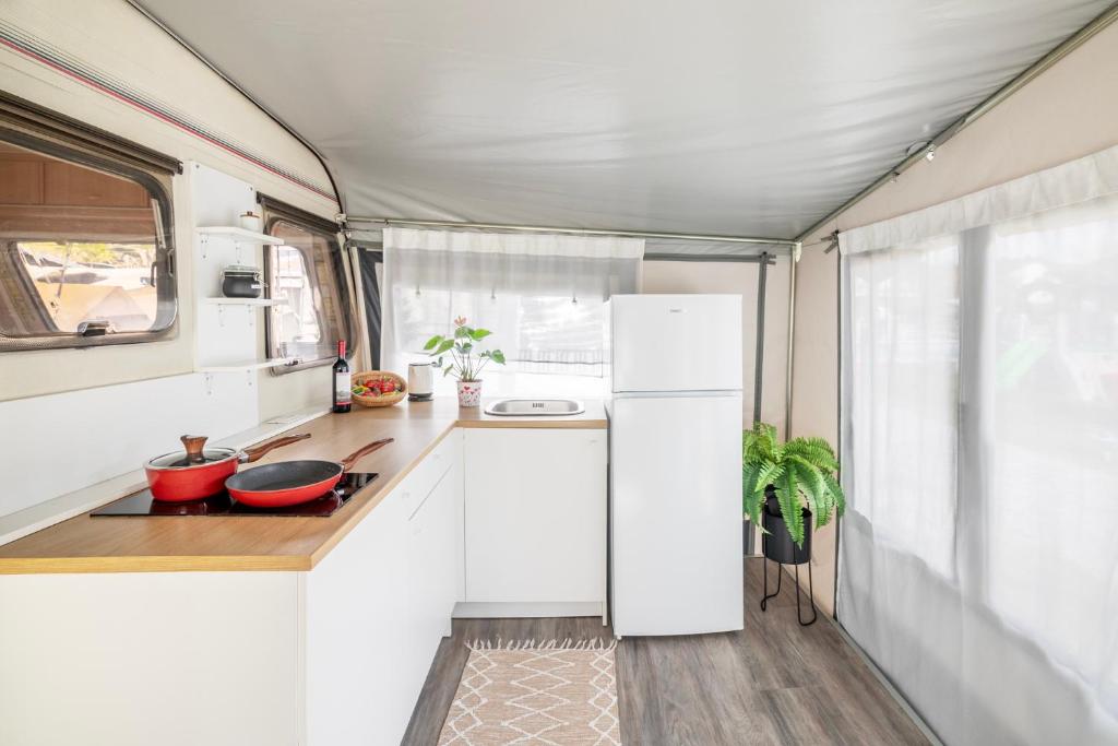 Camping Italia 90 Caravans