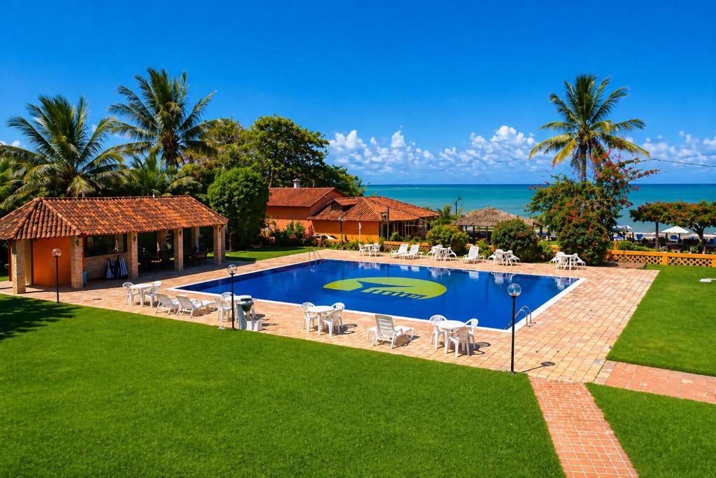an image of a swimming pool at a resort at Hotel Cumuruxatiba in Cumuruxatiba