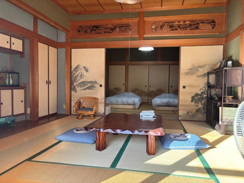 a living room with a table and blue mats at 和の宿 禅 in Nachikatsuura
