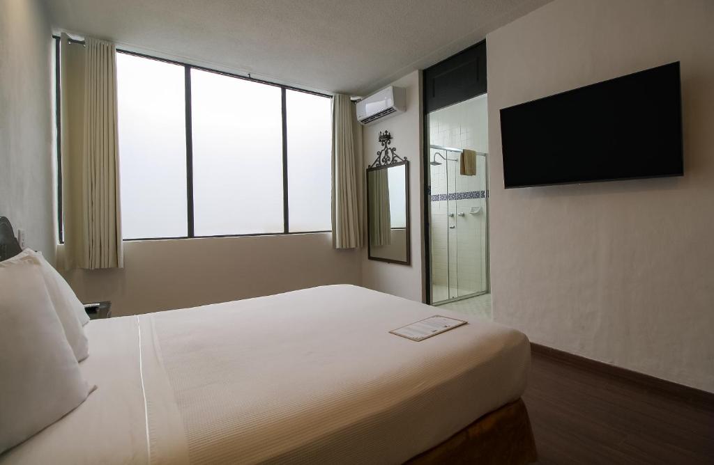 Hotel Casino Morelia - Standard Queen Room