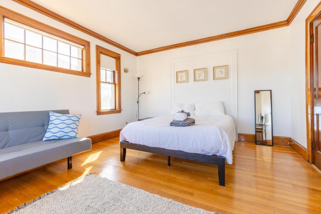 154 Quite & Bright & Spacious Apt in Brighton, Boston (updated prices 2026)