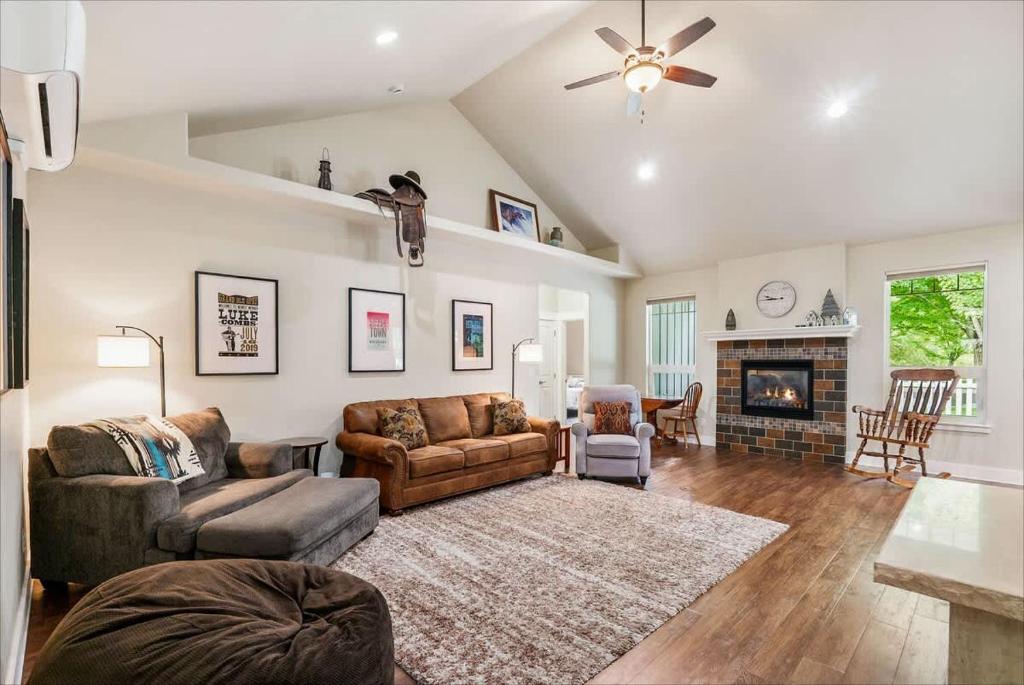 a living room with a couch and a fireplace at Schweitzer & Dover Bay - Ski Lake Dine in Dover