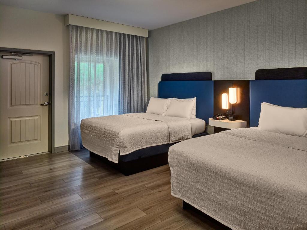 Hampton Inn Gatlinburg Historic Nature Trail, Tn photo