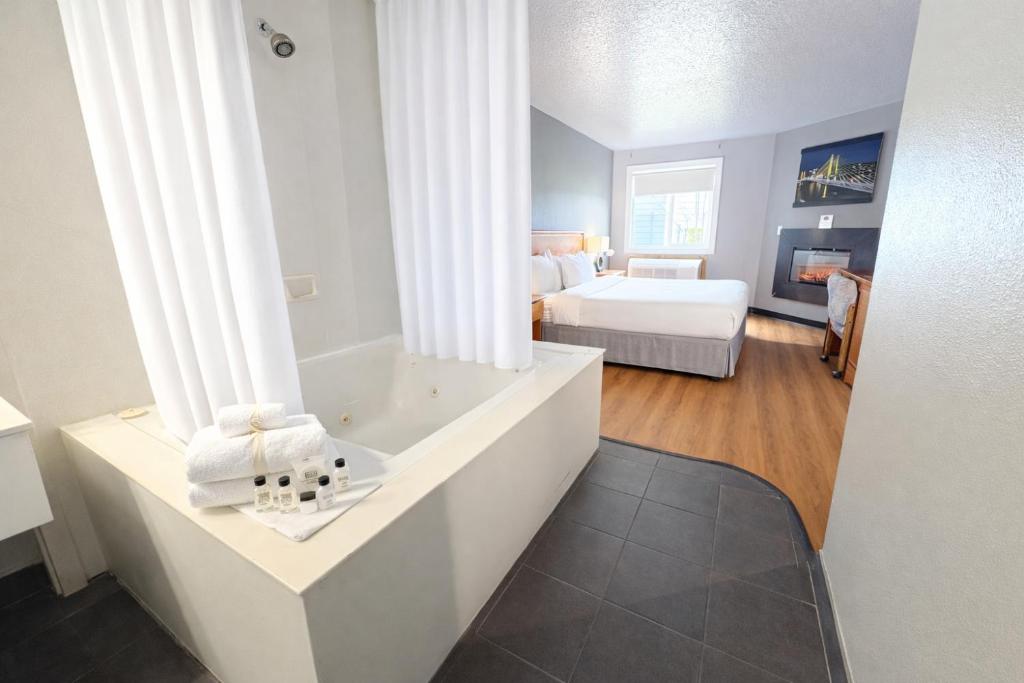 Sunnyside Inn and Suites - 