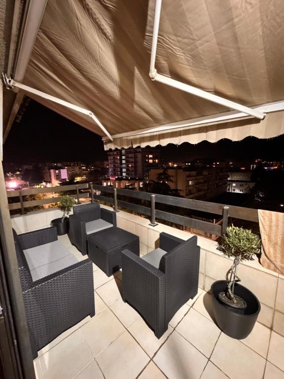a rooftop bar with chairs and a view of a city at Central Point Apartment in Bar