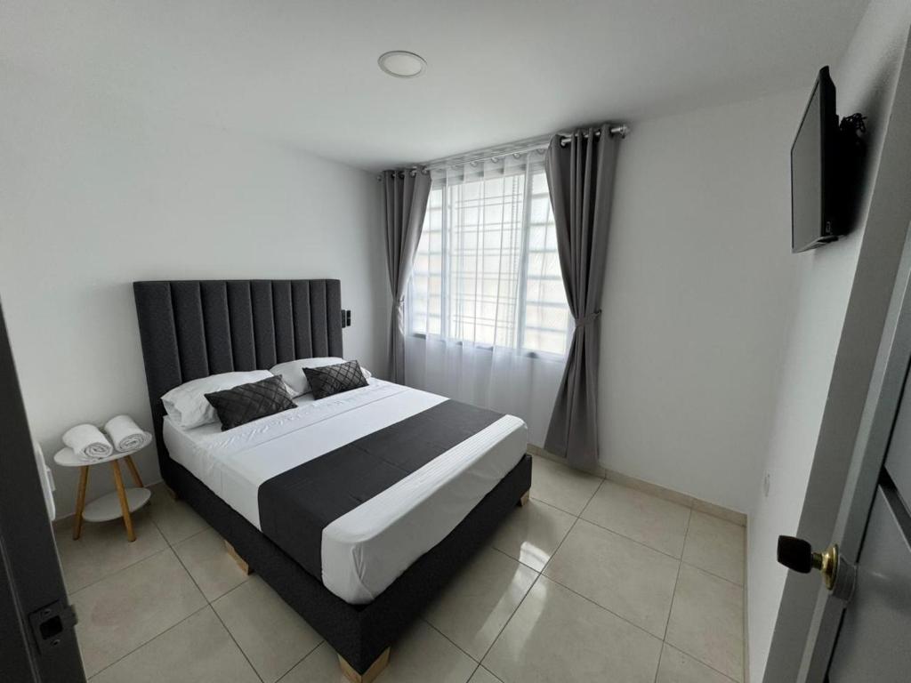 a bedroom with a bed and a window at Apartamento 201 - a 5 minutos del centro de Pitalito in Pitalito