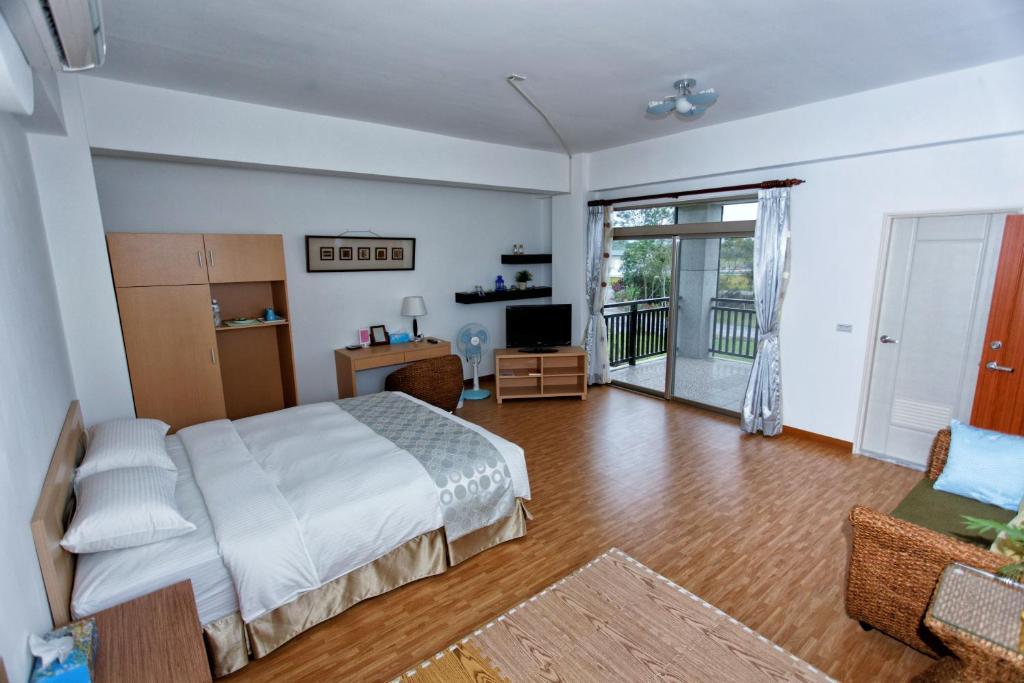 Maple Feeling Vacation Farm - King Room With Balcony
