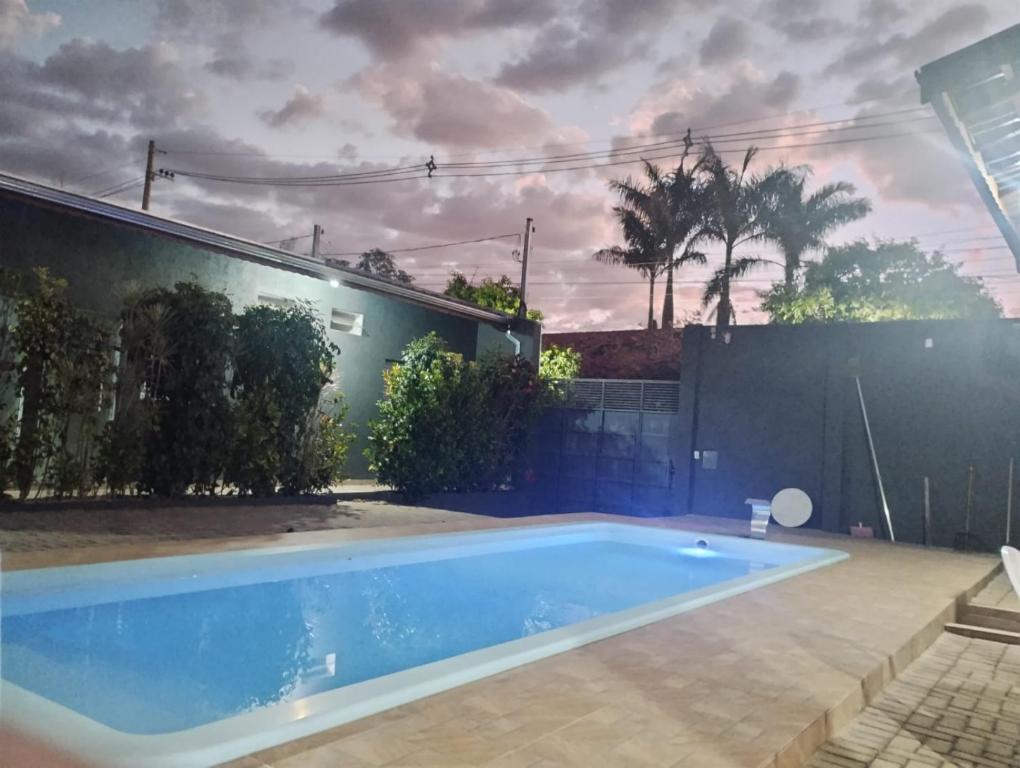 a swimming pool in the backyard of a house at Pousada sushi-lazer in Casa Branca