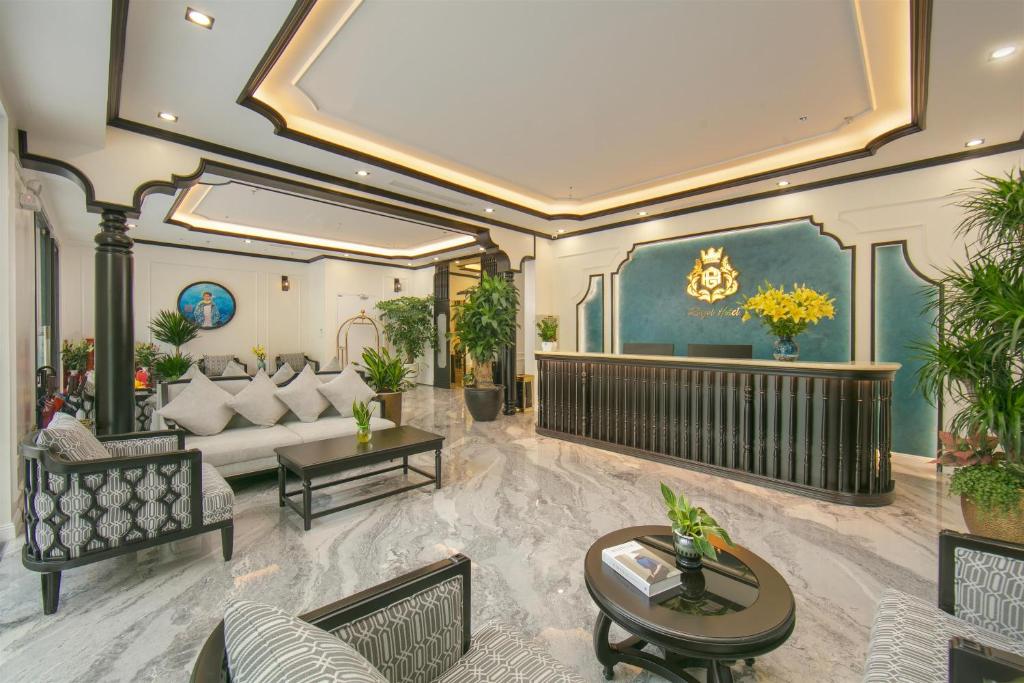 a living room with a couch and a table at Royal Hotel - Vinhomes Ocean Park 3 in Ðình Loan